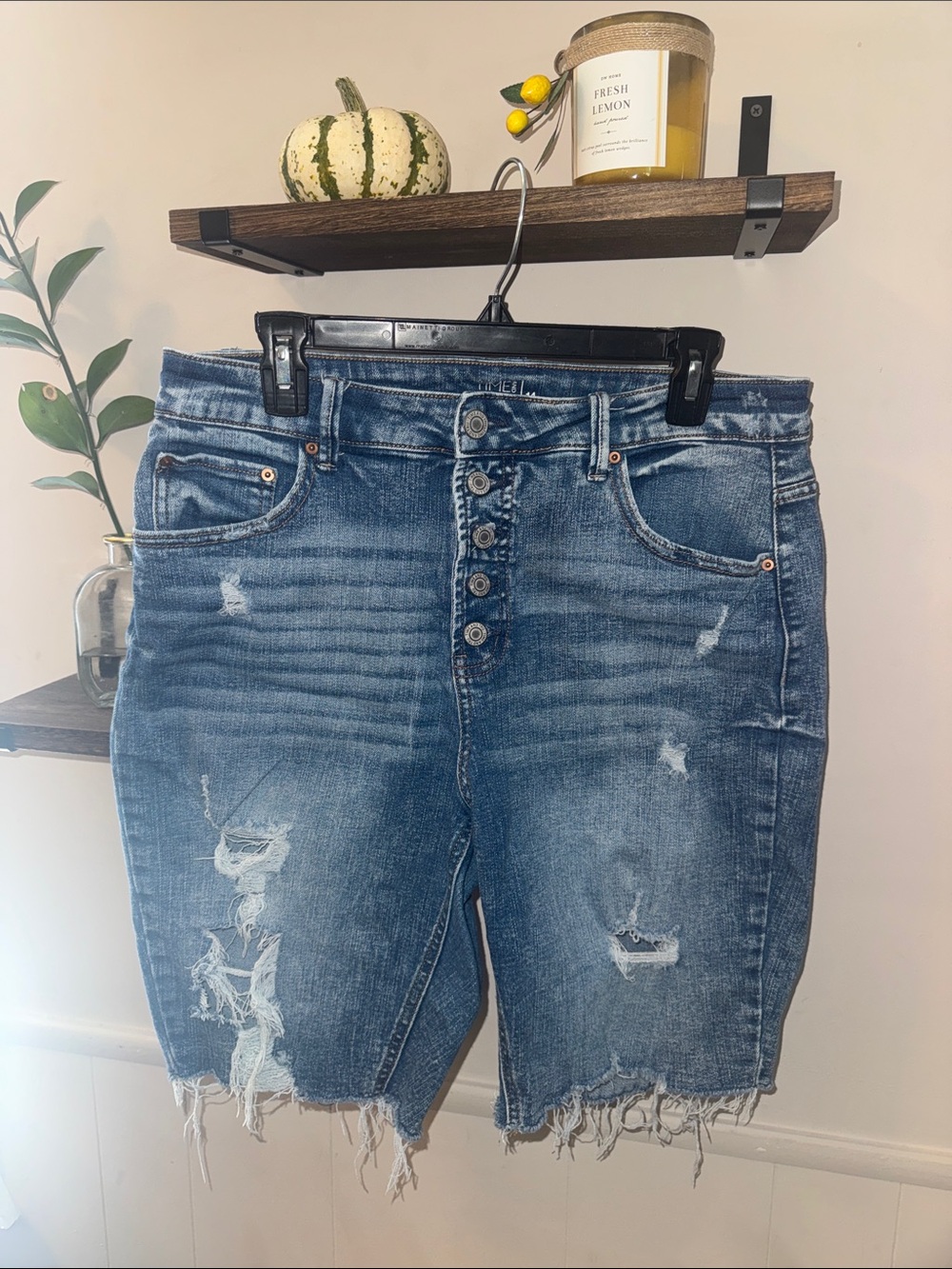 Women’s Stretch Distressed High-Waist Button-Fly Denim Shorts Size 14